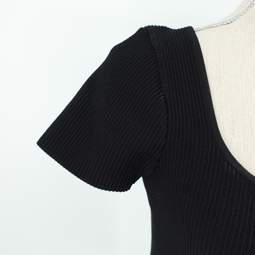Babaton Sculpt Knit Top SZ L Ribbed Preppy Academia Minimalist Clean Girl Casual - Picture 2 of 8